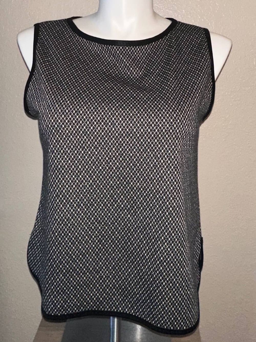 Max Studio Brand Womens Size Large Print Sleeveless Top NWT